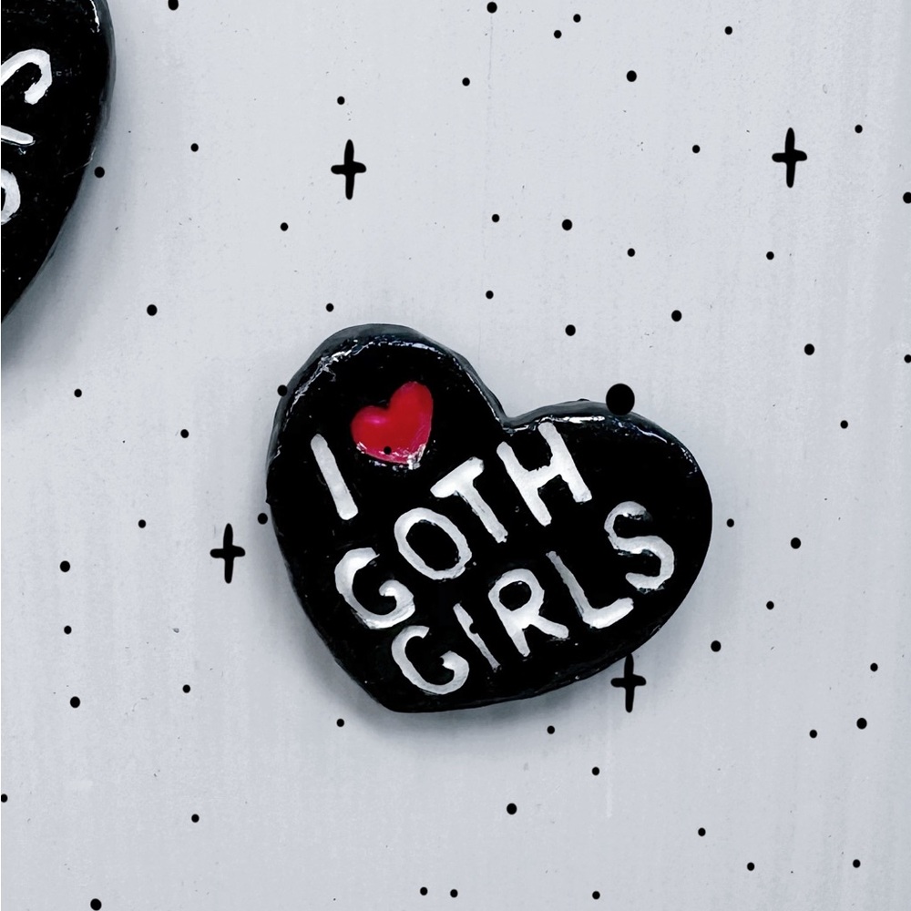 I love goth girls clay magnet 🖤